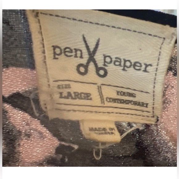 3️⃣/$25 Paper & Scissors blouse - Picture 2 of 6